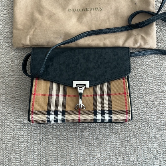 Burberry small cross body bag - Authentic - Picture 6 of 14